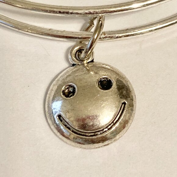 Smiley Face Wire Charm Bracelet Slider Adjustable Stretch Silver Tone Happy - Picture 7 of 12